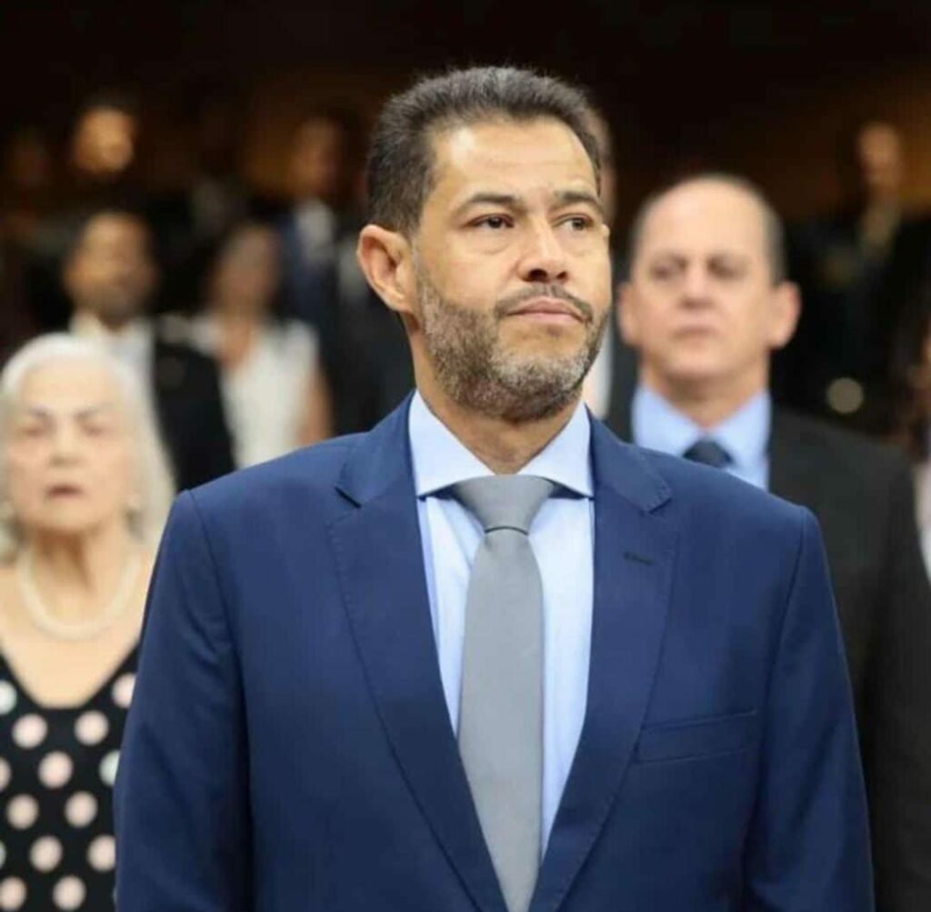 Deputado Anderson Teodoro defende geração de emprego no Entorno na Comissão Mista da Alego