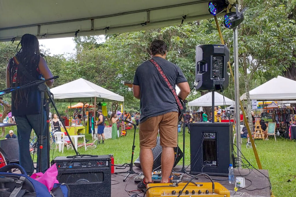Com artesanato, música e alimentação, EncontrArte movimenta 212 Norte