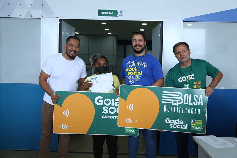 Águas Lindas entrega certificados para os alunos do COTEC