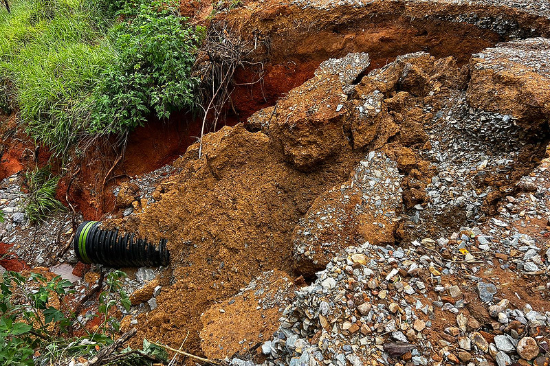 GDF recupera vias urbanas e rurais em Brazlândia após fortes chuvas