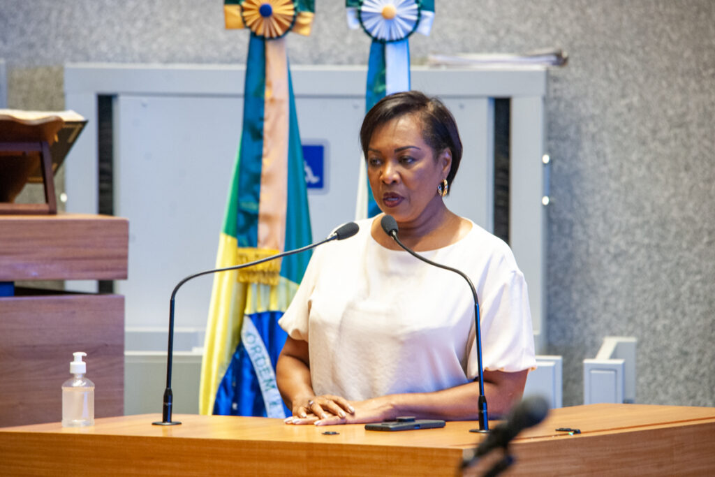 CLDF: deputada doutora Jane reage a ataques com discurso firme