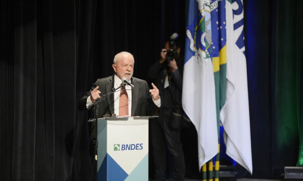Lula dispara contra o BC e diz que não há justificativa para Selic estar em 13,75% ao ano