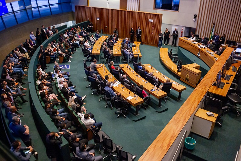 CLDF perde tempo com agenda nacional e ignora assuntos locais
