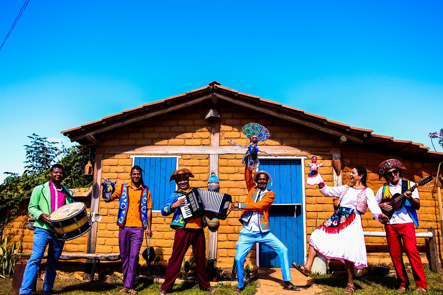 Espetáculo teatral com Mamulengo e Cordel circula em bibliotecas do DF