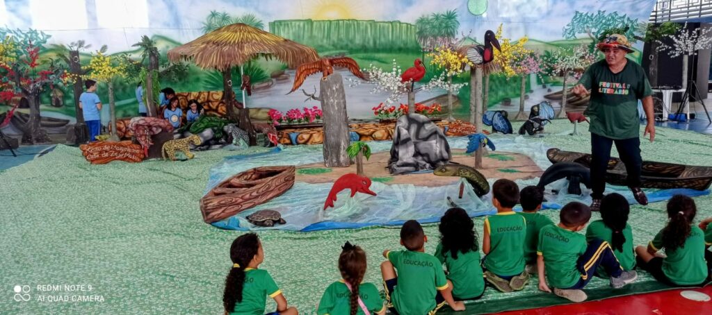 Em turnê pelo Brasil, Miranda de Aquino lança livro em Brasília