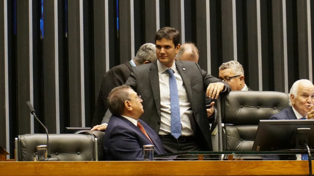 Na Câmara, Prudente faz um apelo ao STF e pede a volta do governador Ibaneis