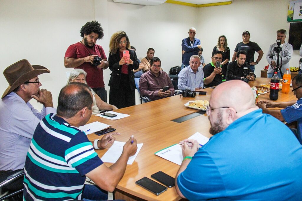 Águas Lindas | Secom e Secretaria de Infraestrutura e Obras promovem coletiva de imprensa com mídia local