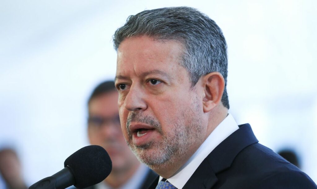 Arthur Lira diz ao STF que tramitação de MPs é assunto interno do Congresso