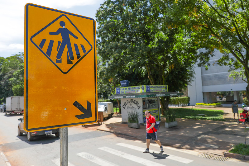 Quase 6 mil novas placas reforçam segurança no trânsito desde 2022