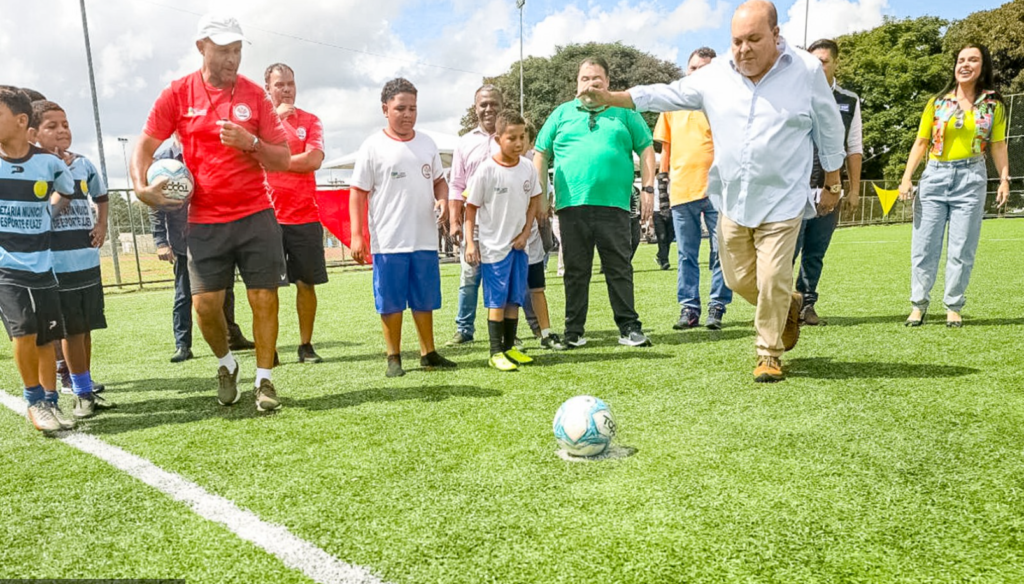 Ibaneis entrega piscinas e campo sintético novinhos no COP de Brazlândia