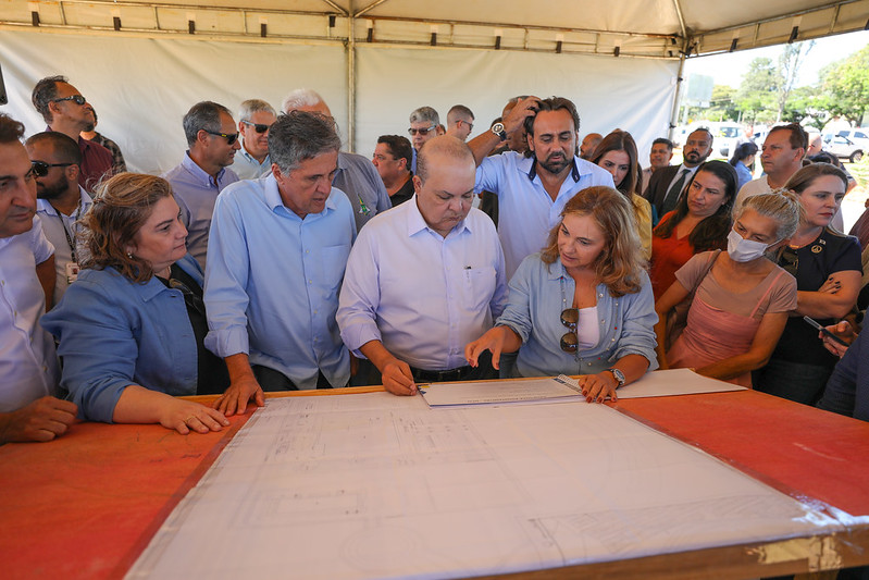 Ibaneis visita terreno do futuro Hospital Clínico Ortopédico do Guará