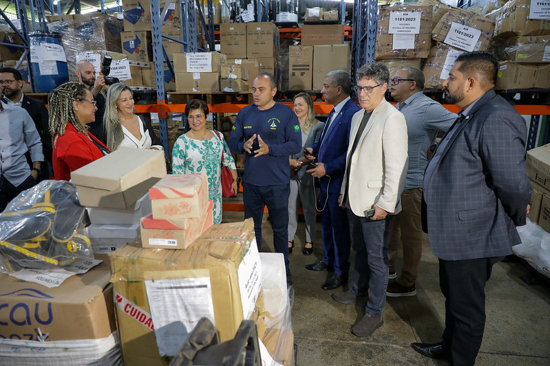 Receita do DF doa mercadorias apreendidas para cinco escolas públicas