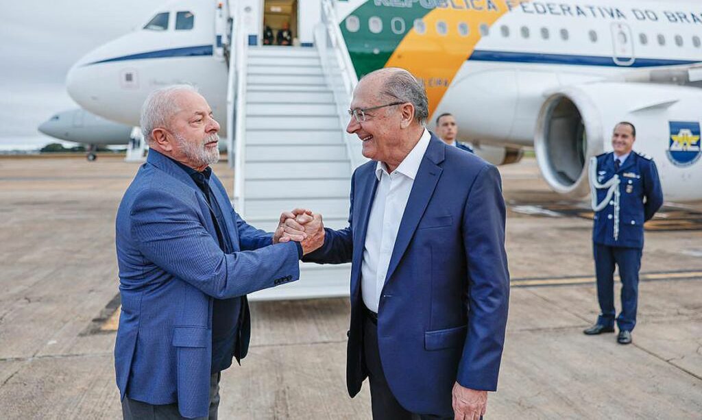 Alckmin assume a Presidência