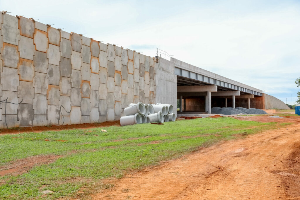 Obra do viaduto de Sobradinho entra nas fases de drenagem e pavimentação