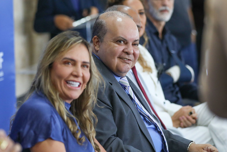 Ibaneis nomeia 80 professores e tutores para a Universidade do Distrito Federal