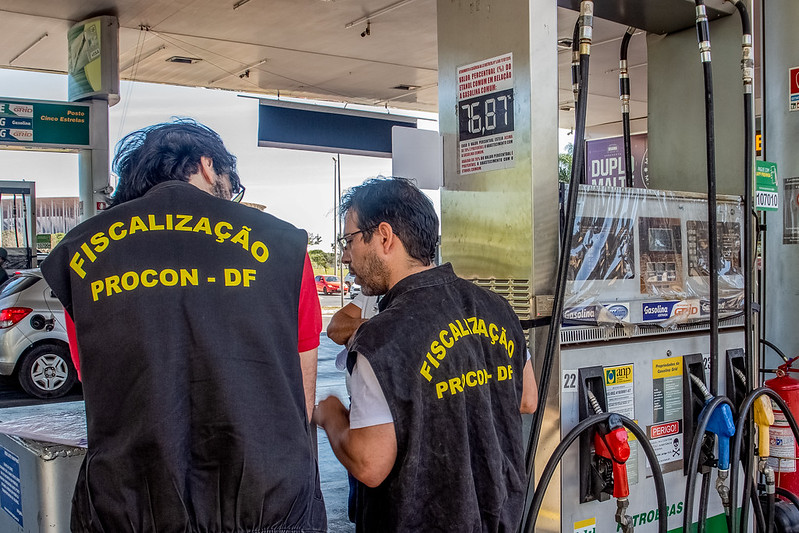 Procon-DF fiscaliza postos de combustível após suspeita de aumento inoportuno