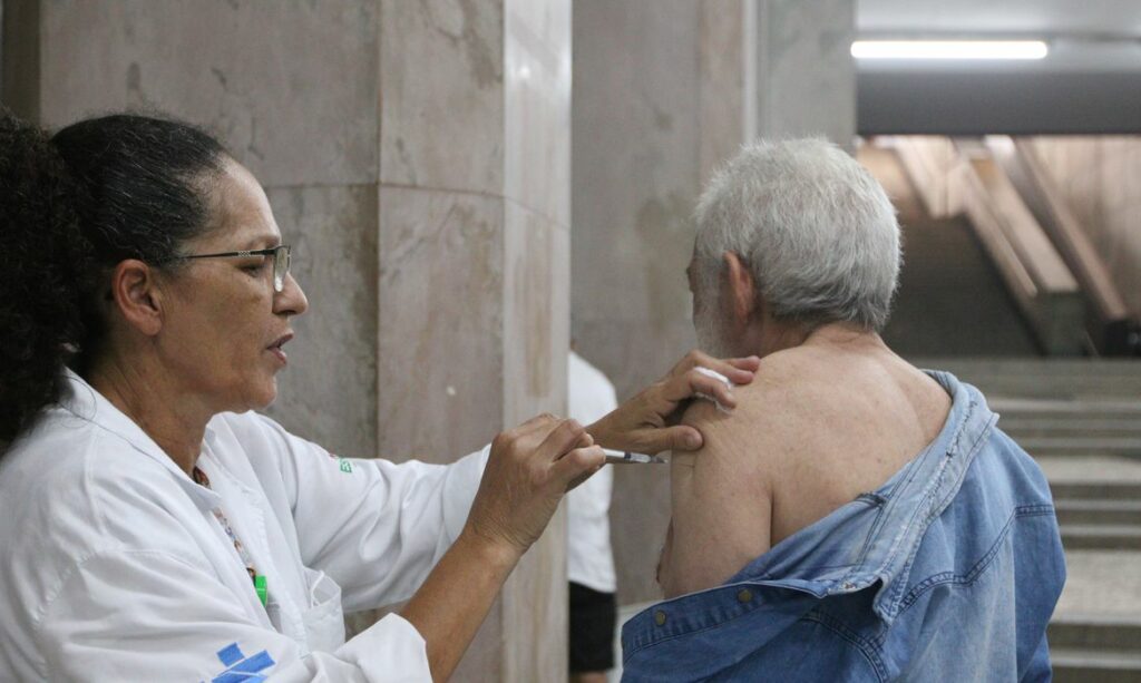 Dia D tem 100 mil doses de vacinas contra a gripe neste sábado no Distrito Federal