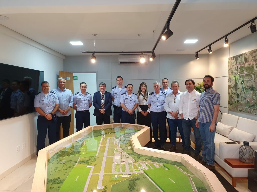 Em visita à Goiânia, oficiais da Aeronáutica conhecem projeto do Antares Polo Aeronáutico