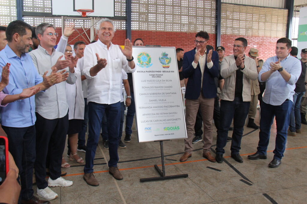 Caiado assina ordem para obras do Mercadão Goiano e inaugura escola “padrão século 21”