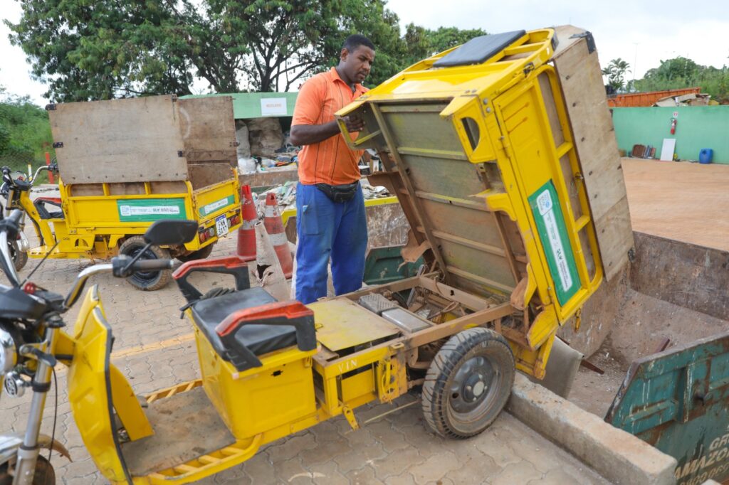 Grupo de trabalho estuda substituição de carroças por triciclos elétricos no DF