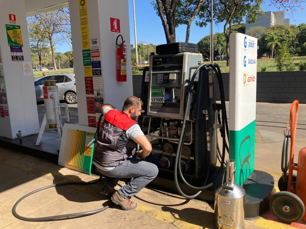 Força-tarefa do Inmetro encontra 38,4% de irregularidades em postos de combustíveis