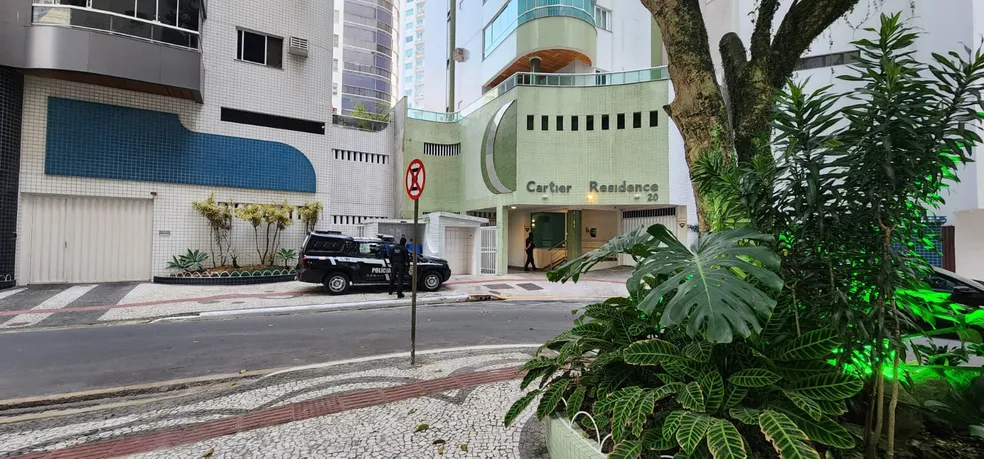 Filho de ex-presidente Jair Bolsonaro é alvo de mandado de busca e apreensão