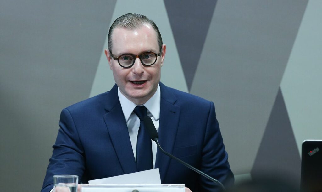 Cristiano Zanin é empossado como ministro do Supremo Tribunal Federal