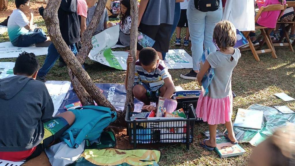Rolezinho Literário incentiva a leitura em comunidades carentes do DF