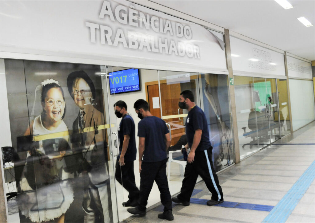 Agências do trabalhador têm vagas com salários de até R$ 6 mil