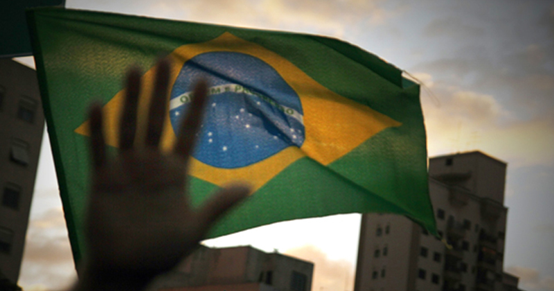 Artigo: A nação golpeada