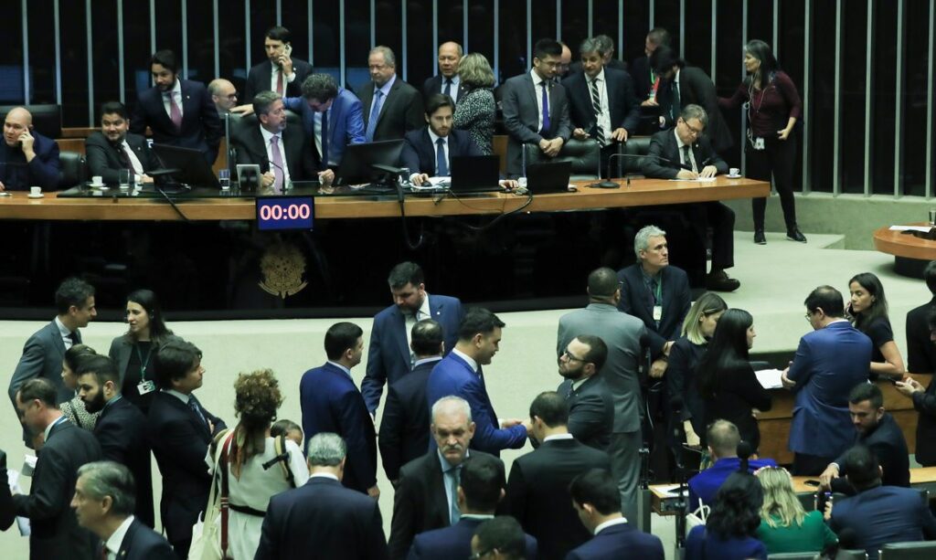 Câmara dos Deputados aprova projeto que prorroga desoneração da folha até 2027