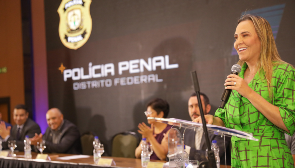 Com presença de Celina, Polícia Penal forma mais de 1,5 mil aprovados em curso