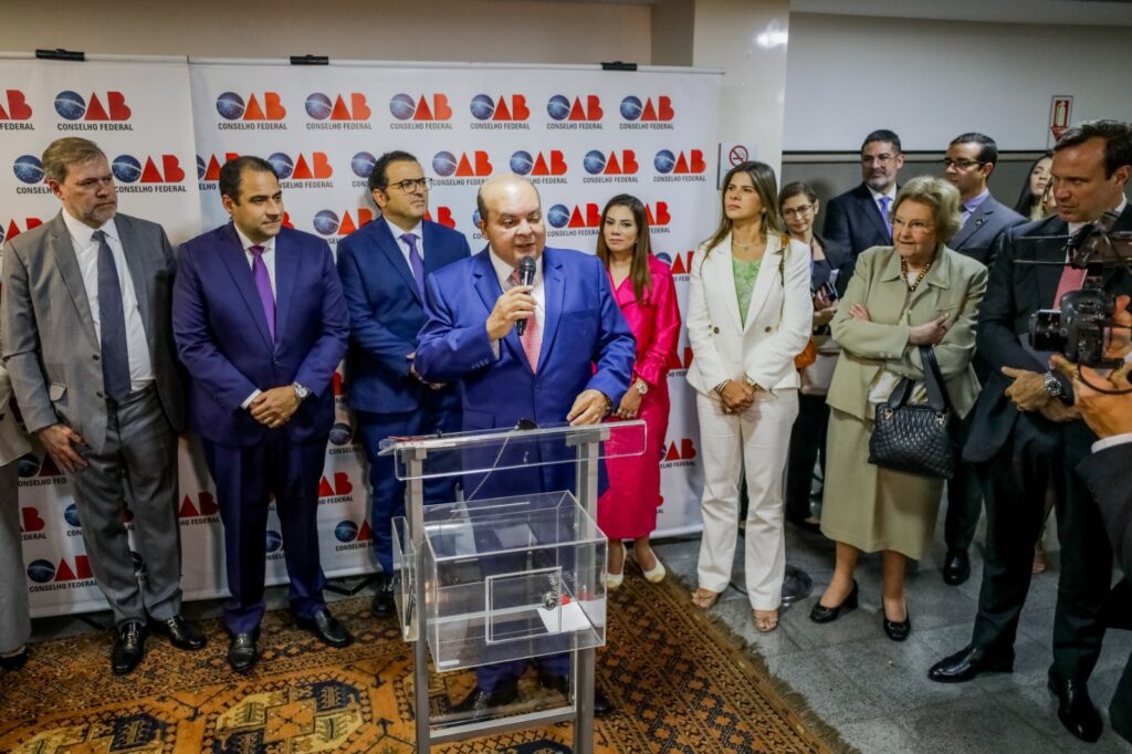 Ibaneis participa de lançamento do livro Defesa da Democracia e das Liberdades, na OAB