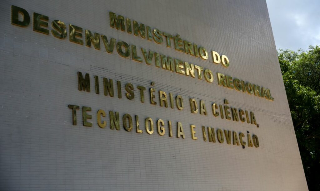 Governo Federal realiza concurso público com 814 vagas