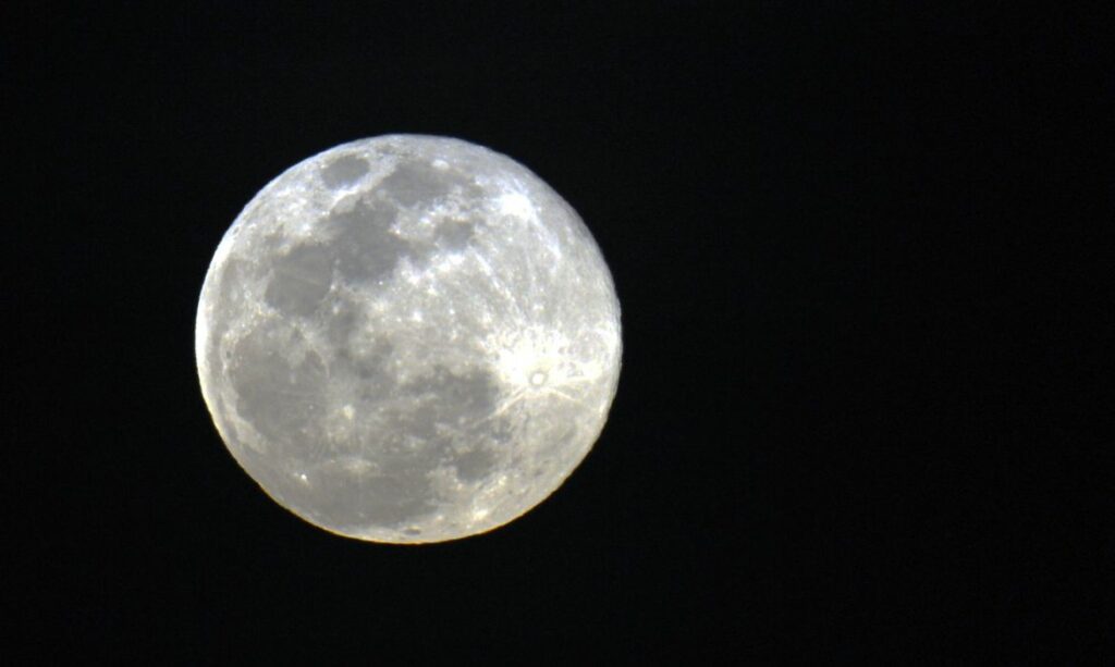 Superlua Azul iluminará o céu na noite desta quarta-feira
