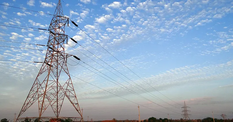 Conta de luz terá cobrança extra em outubro com bandeira vermelha