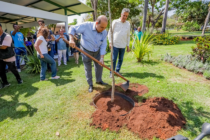 Ibaneis entrega reforma do viveiro de flores e mudas da Novacap
