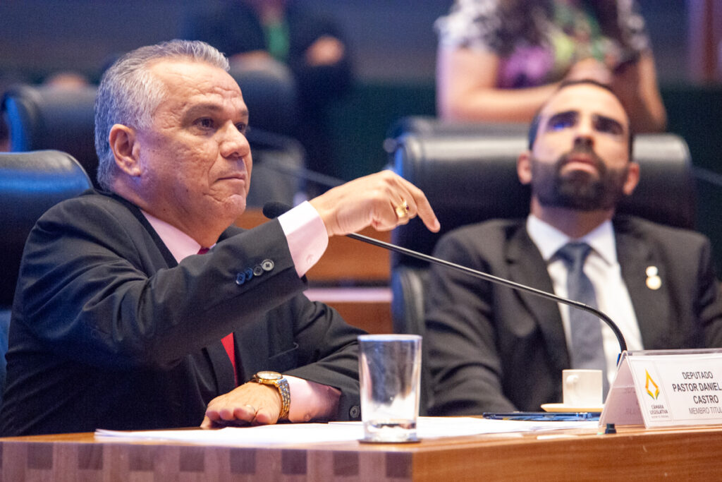 Daniel de Castro solicita análise técnica de comentários em vídeos do canal oficial da CLDF
