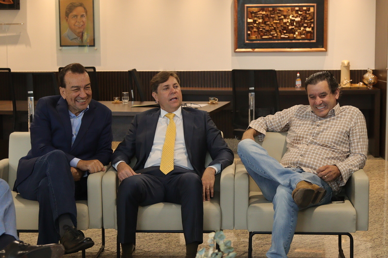 Clécio e Bruno Peixoto participam de reunião sobre nova sede da Igreja Esperança em Aparecida