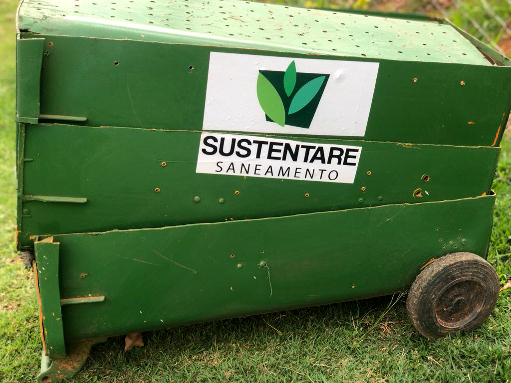 Bombeiro Mirim ganha horta e composteiras feitas com carrinhos de varrição inutilizados