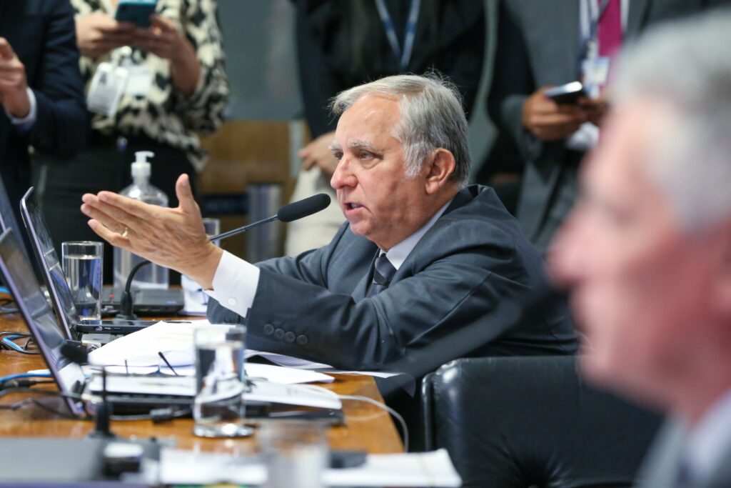 Izalci emite nota pública em defesa de Malafaia e critica restrições à liberdade