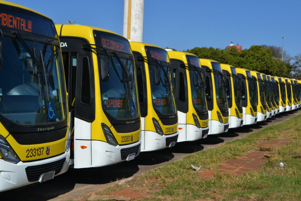 Passageiros do transporte público do Distrito Federal recebem 195 ônibus novos