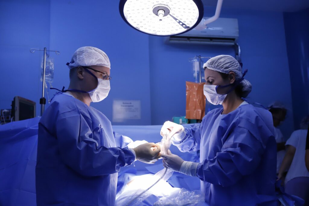 HMIB realiza cirurgia inédita de bebê ainda no útero da mãe