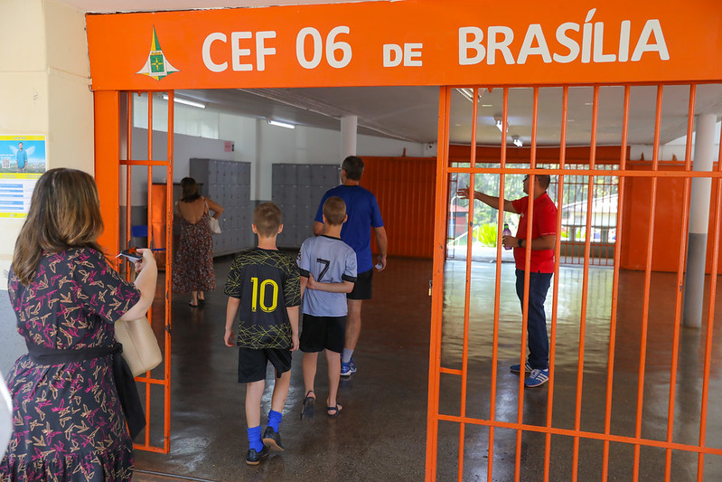 Escolas cheias marcam primeiras horas de votação para Conselho Tutelar