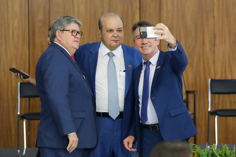 Governador Ibaneis Rocha toma posse no Conselho da Federação