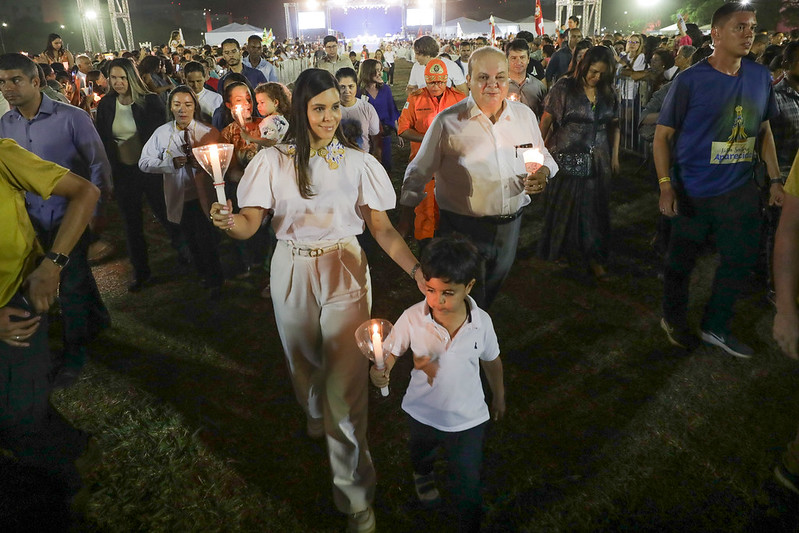 Ibaneis participa de missa em homenagem a Nossa Senhora Aparecida