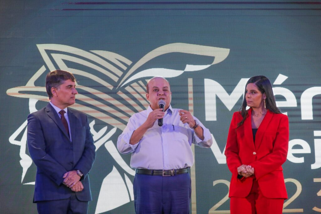 Ibaneis participa da entrega do Prêmio Mérito Varejista 2023