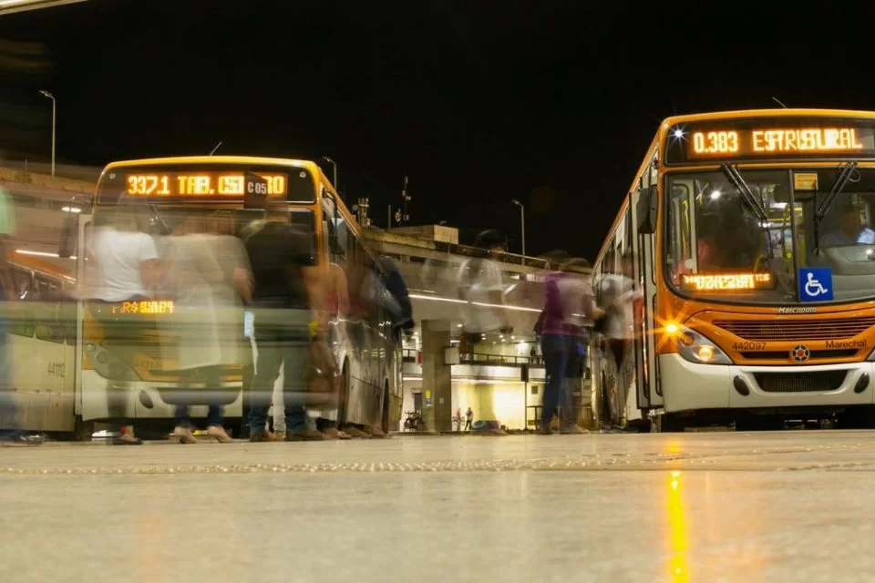 Cobrador de ônibus morre durante assalto a coletivo no Recanto das Emas