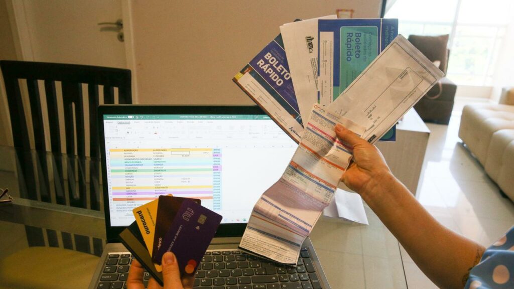 Endividamento e inadimplência registram queda em fevereiro no DF