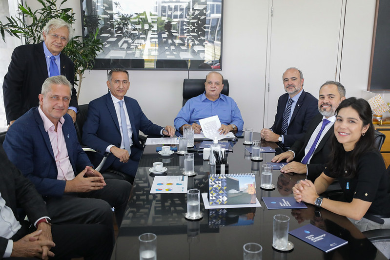 Ibaneis assina acordo para aprimorar gestão das águas e do saneamento básico